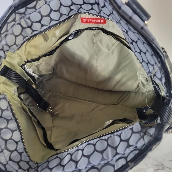 Skip hop studio diaper bag - Picture 5 of 8
